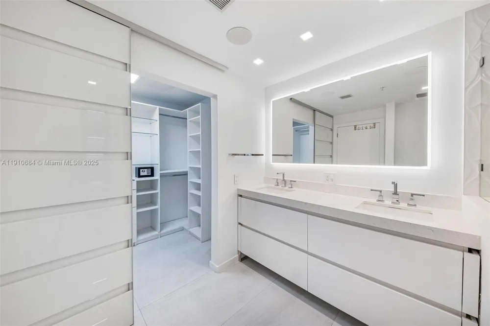 7918 Harbour Island Dr #207 North Bay Village, FL 33141