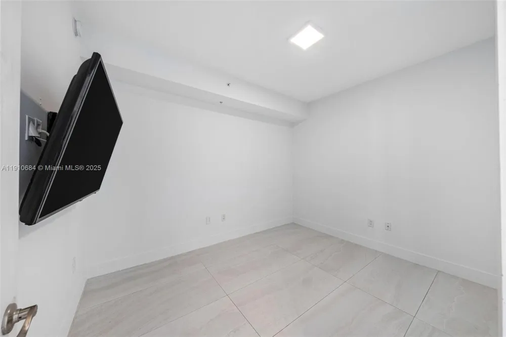 7918 Harbour Island Dr #207 North Bay Village, FL 33141