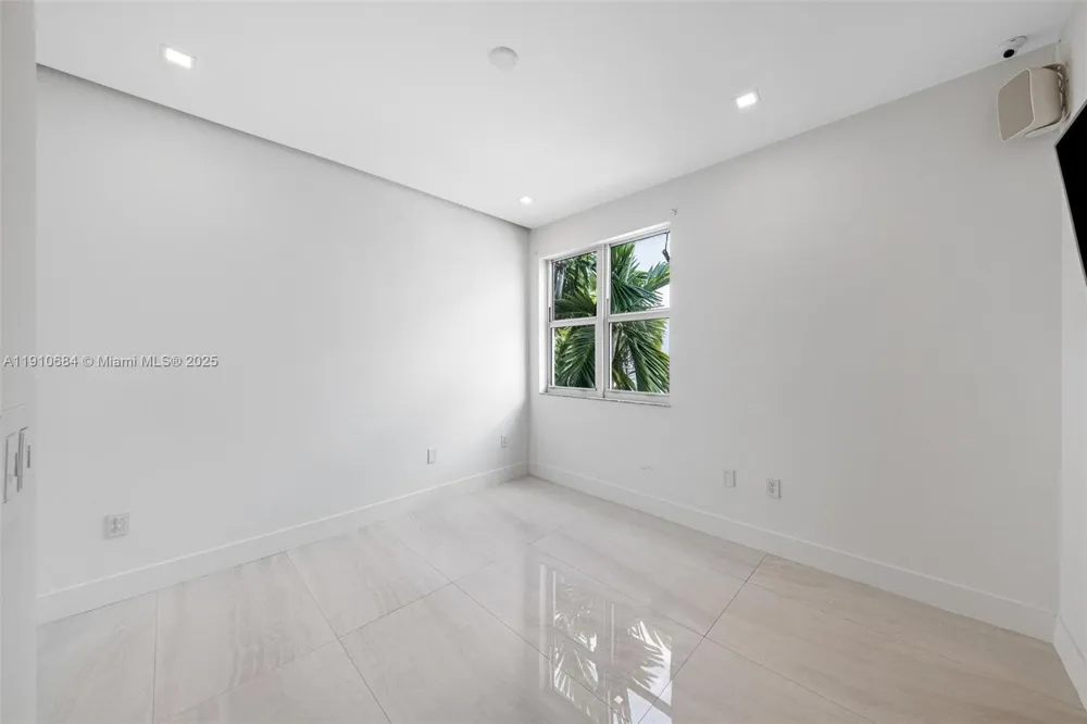 7918 Harbour Island Dr #207 North Bay Village, FL 33141