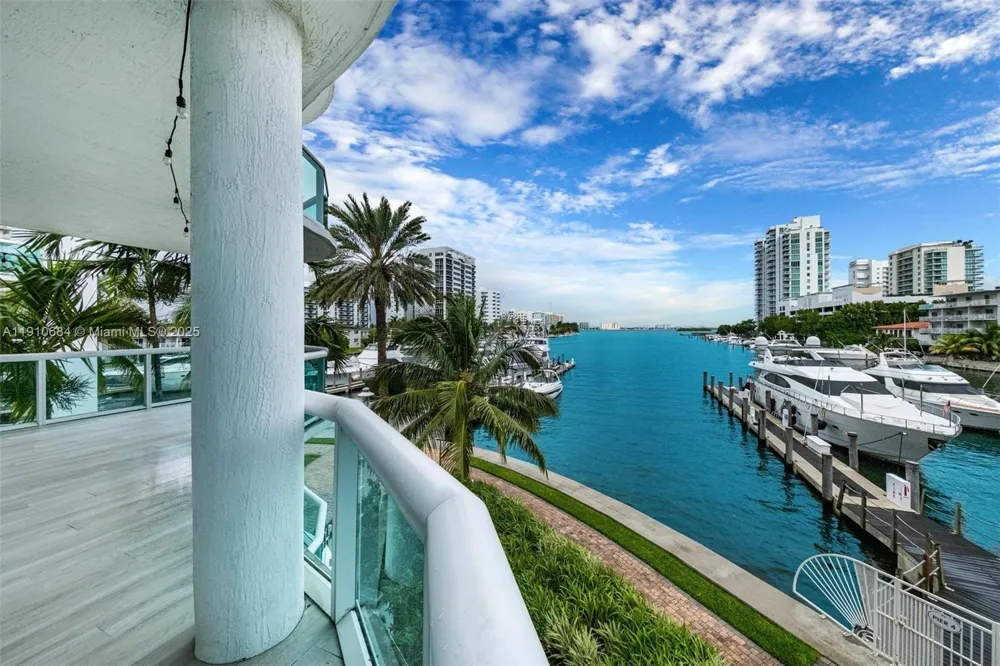 7918 Harbour Island Dr #207 North Bay Village, FL 33141