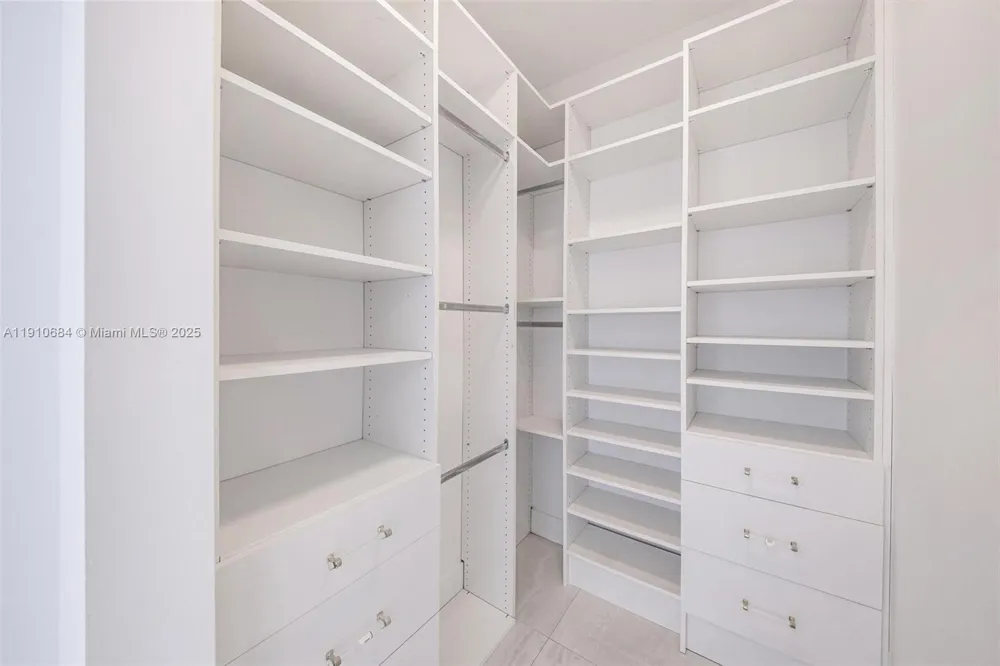 7918 Harbour Island Dr #207 North Bay Village, FL 33141