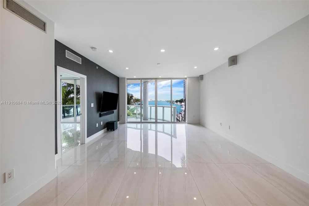 7918 Harbour Island Dr #207 North Bay Village, FL 33141