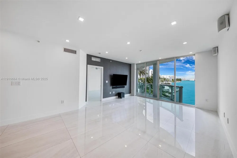 7918 Harbour Island Dr #207 North Bay Village, FL 33141