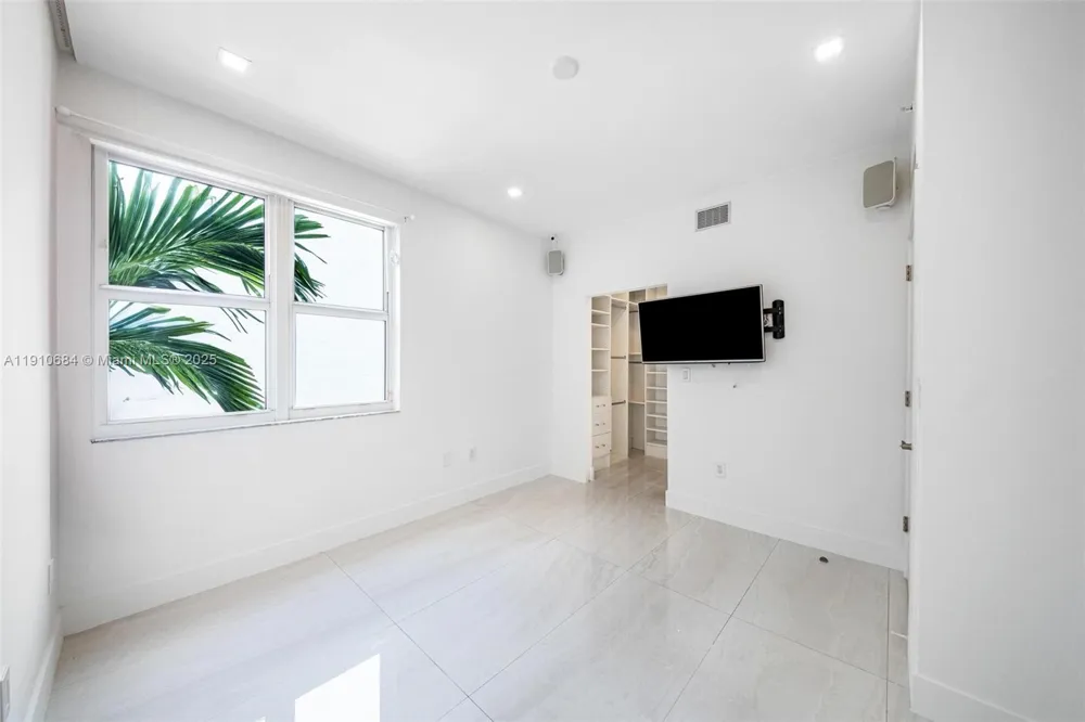 7918 Harbour Island Dr #207 North Bay Village, FL 33141