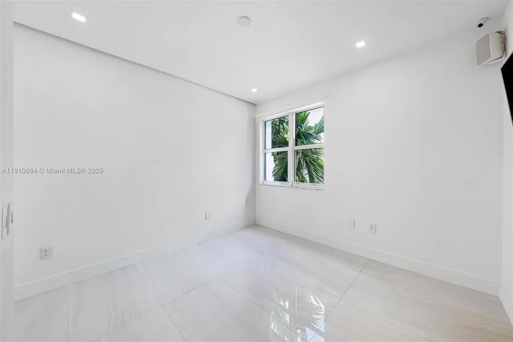 7918 Harbour Island Dr #207 North Bay Village, FL 33141