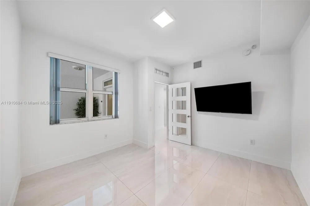 7918 Harbour Island Dr #207 North Bay Village, FL 33141