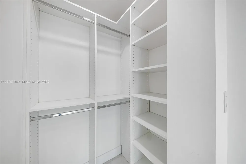 7918 Harbour Island Dr #207 North Bay Village, FL 33141