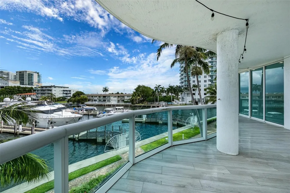 7918 Harbour Island Dr #207 North Bay Village, FL 33141