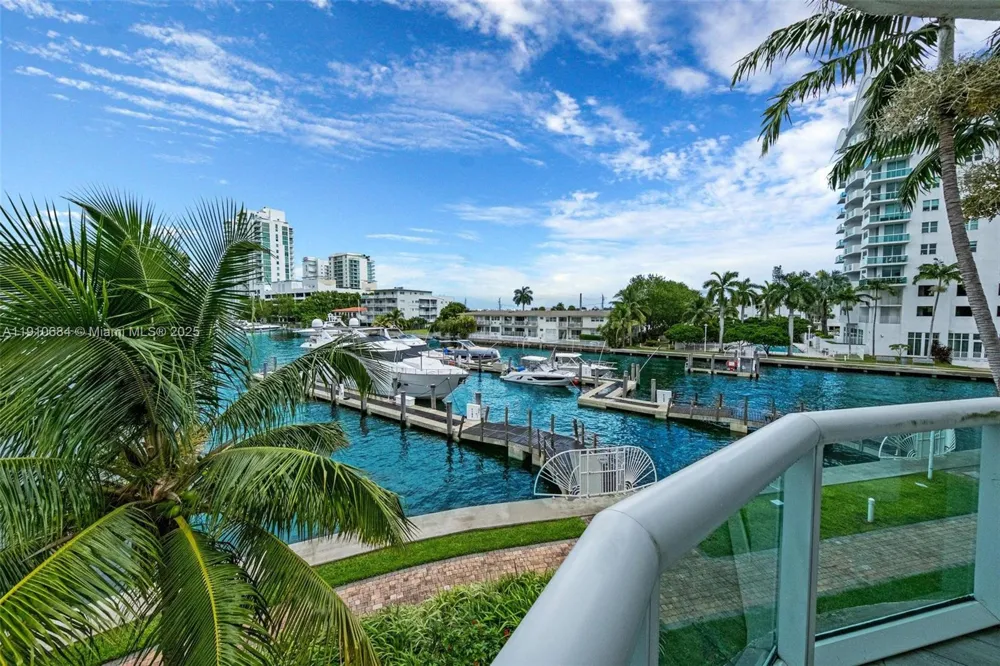 7918 Harbour Island Dr #207 North Bay Village, FL 33141