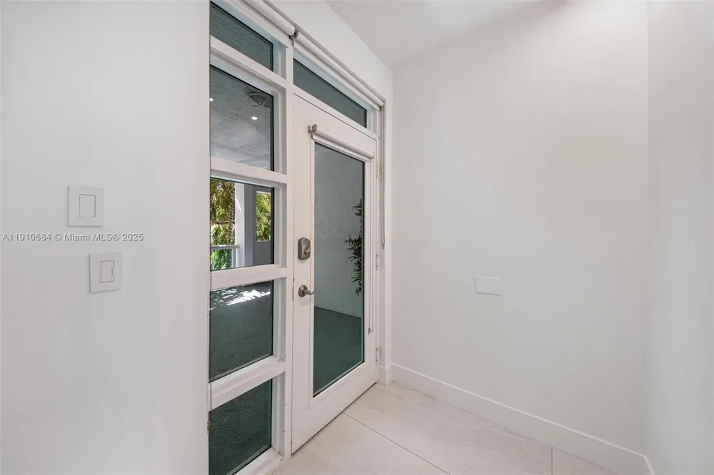 7918 Harbour Island Dr #207 North Bay Village, FL 33141