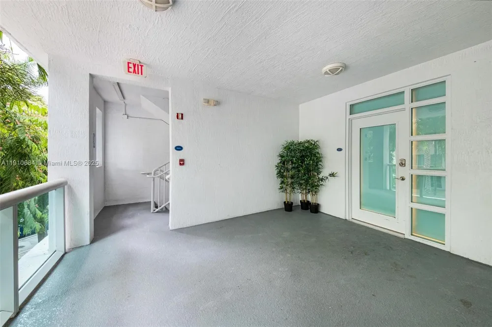 7918 Harbour Island Dr #207 North Bay Village, FL 33141