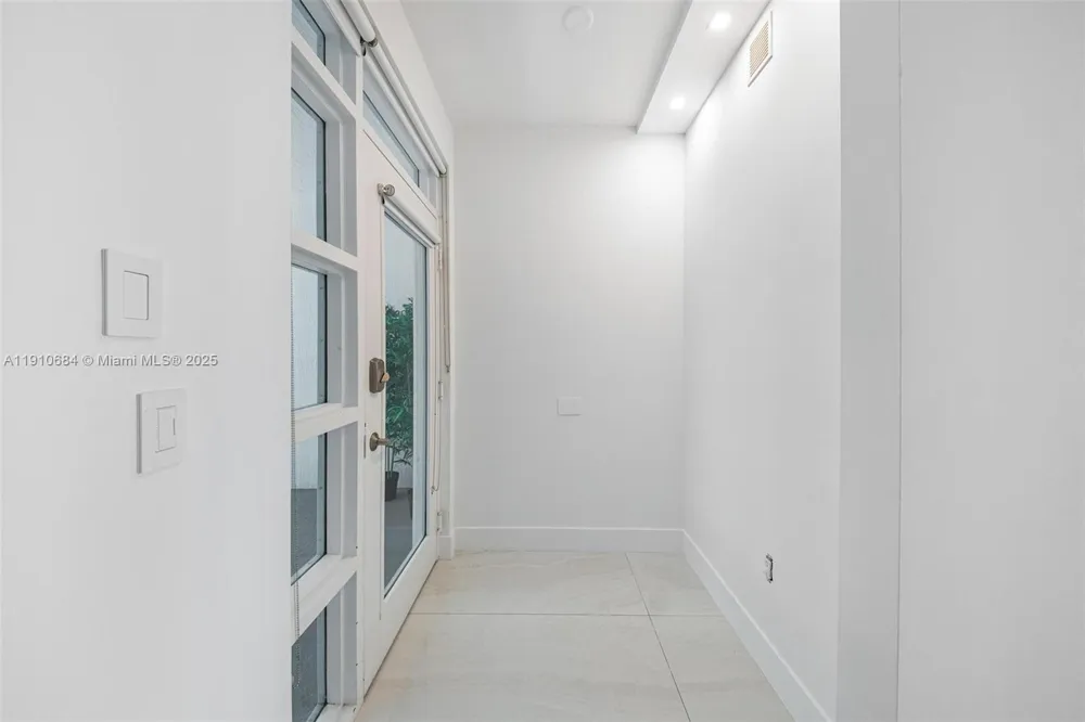 7918 Harbour Island Dr #207 North Bay Village, FL 33141