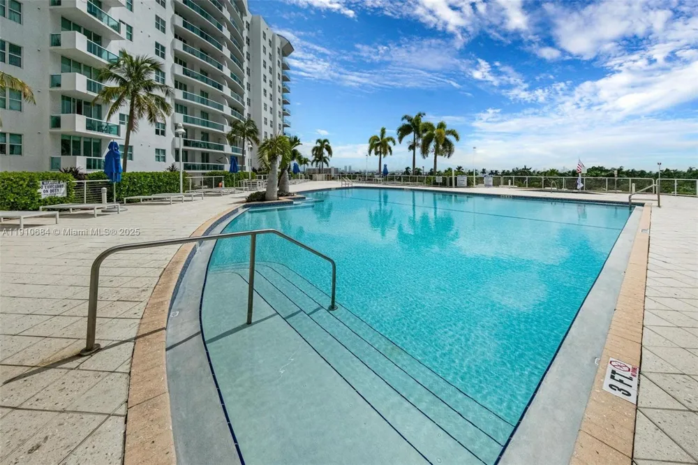 7918 Harbour Island Dr #207 North Bay Village, FL 33141