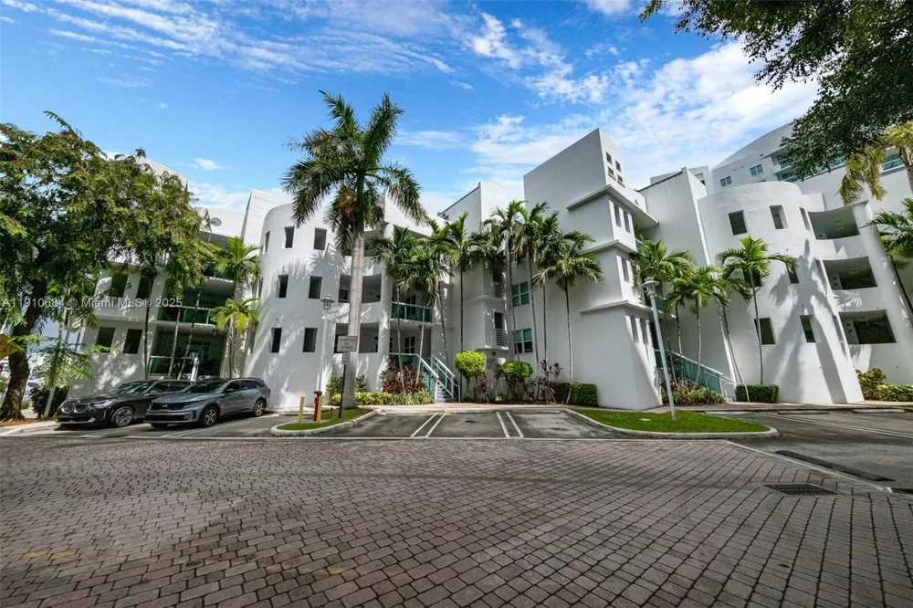 7918 Harbour Island Dr #207 North Bay Village, FL 33141