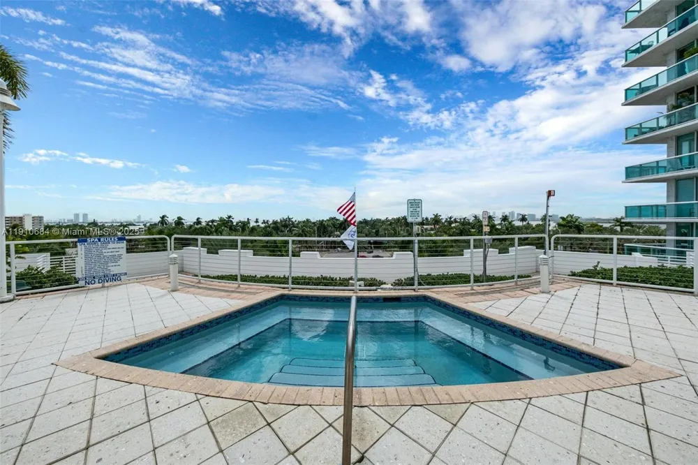 7918 Harbour Island Dr #207 North Bay Village, FL 33141