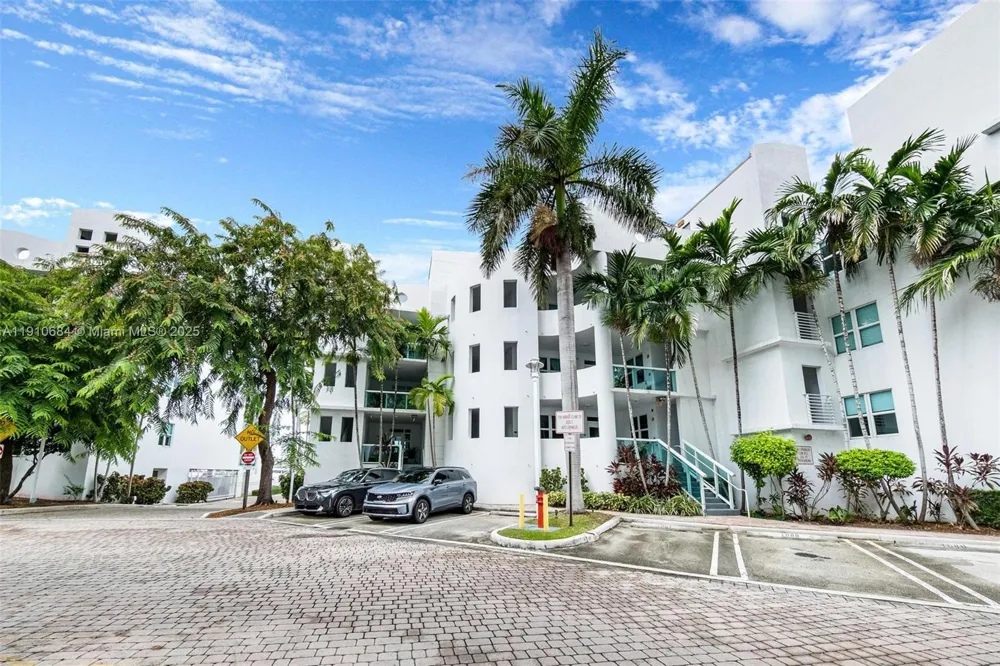 7918 Harbour Island Dr #207 North Bay Village, FL 33141