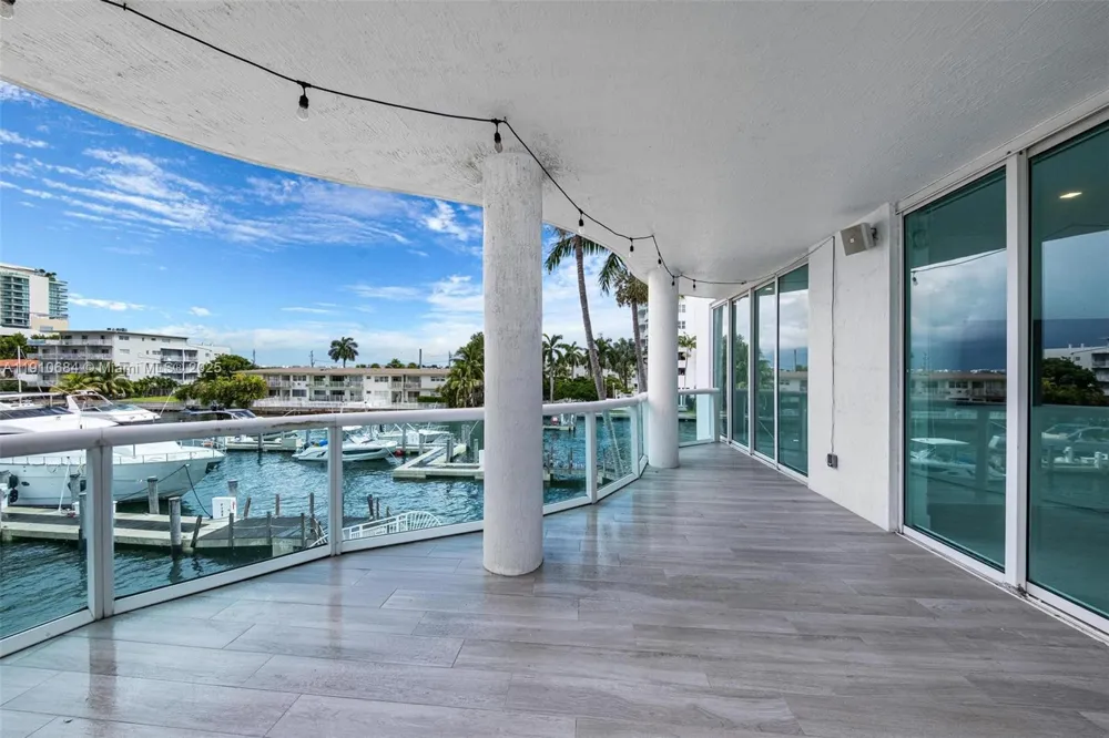 7918 Harbour Island Dr #207 North Bay Village, FL 33141