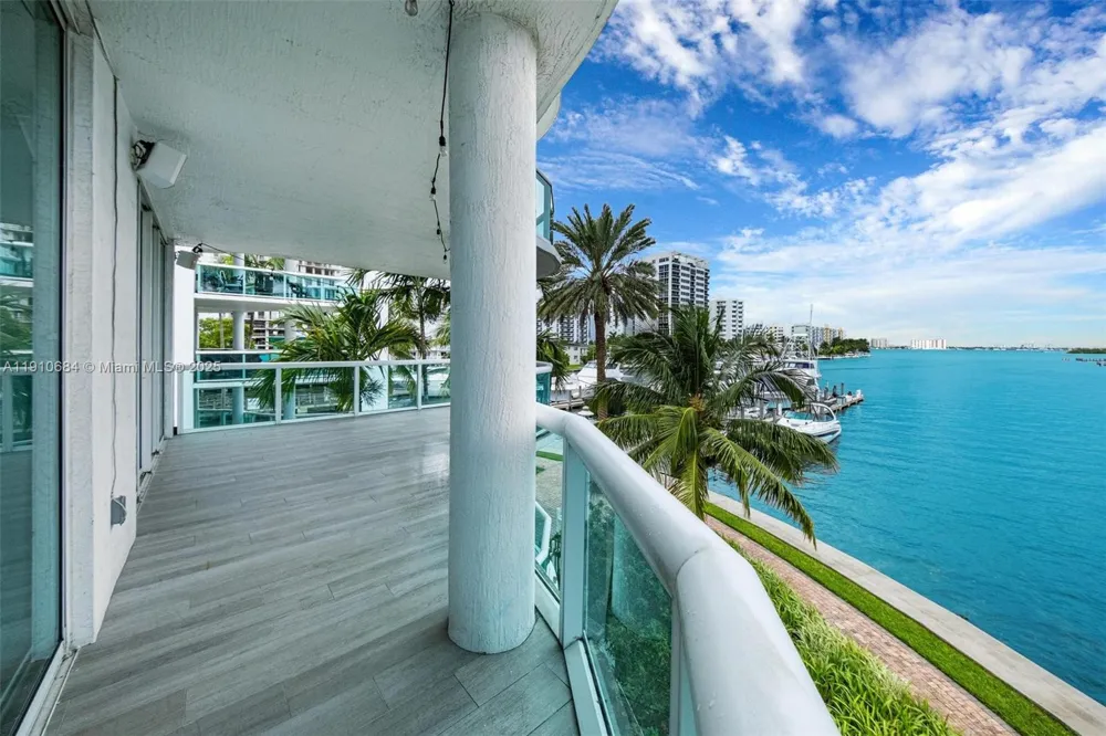 7918 Harbour Island Dr #207 North Bay Village, FL 33141
