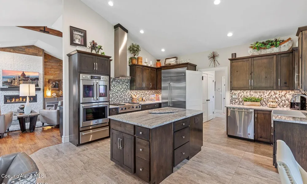9925 COUNTRY CLUB DRIVE Hayden Lake, ID 83835