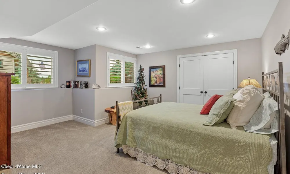 9925 COUNTRY CLUB DRIVE Hayden Lake, ID 83835