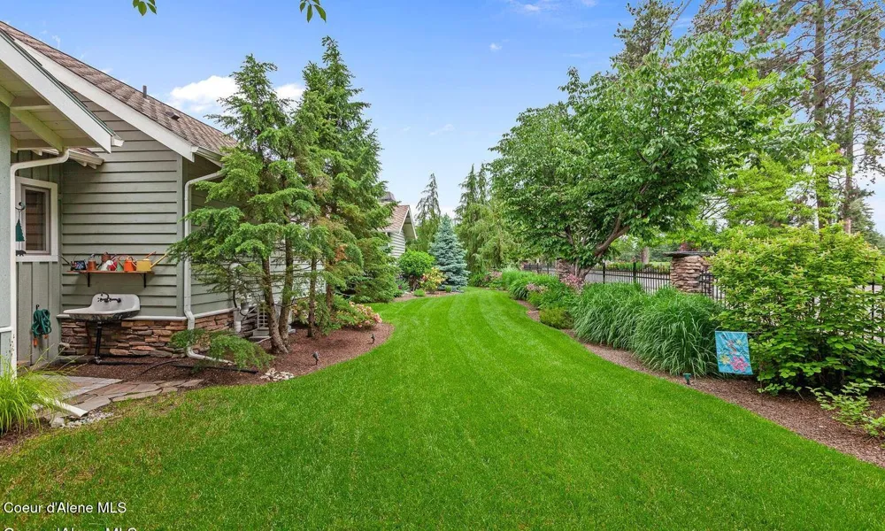 9925 COUNTRY CLUB DRIVE Hayden Lake, ID 83835