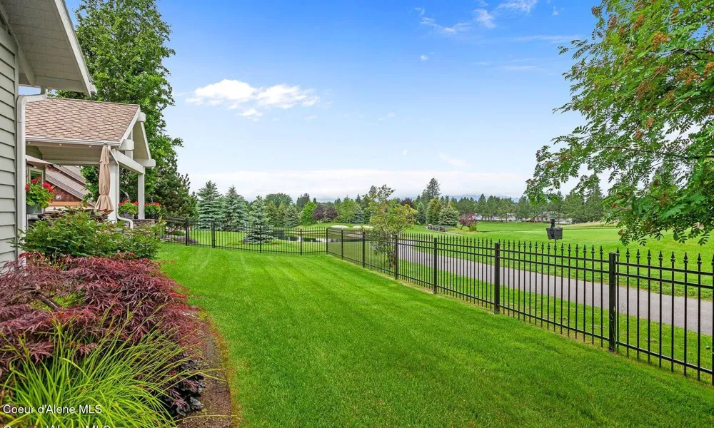 9925 COUNTRY CLUB DRIVE Hayden Lake, ID 83835