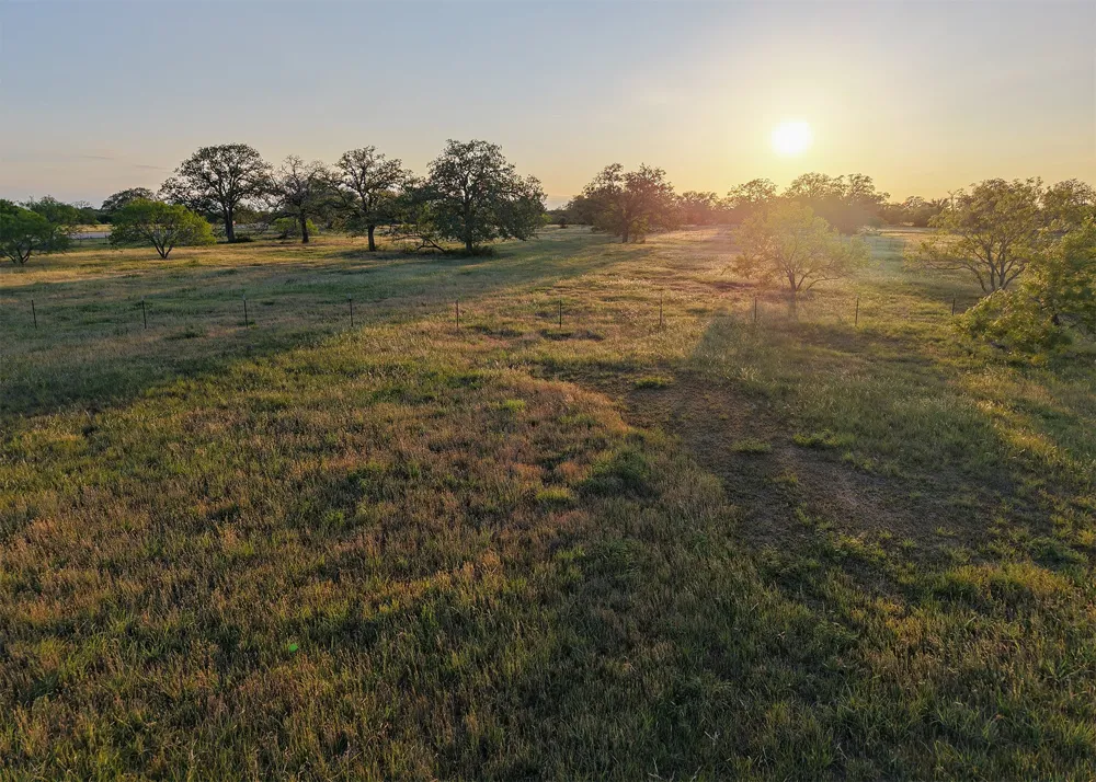 316 Main Loop Loop Waelder, TX 78959
