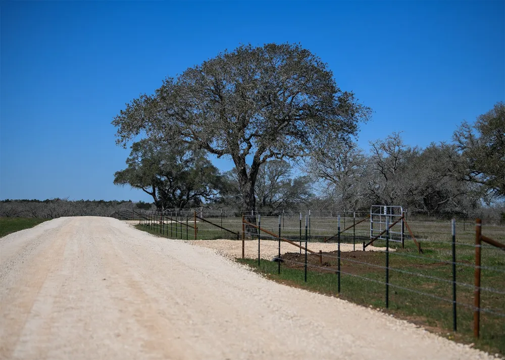 316 Main Loop Loop Waelder, TX 78959