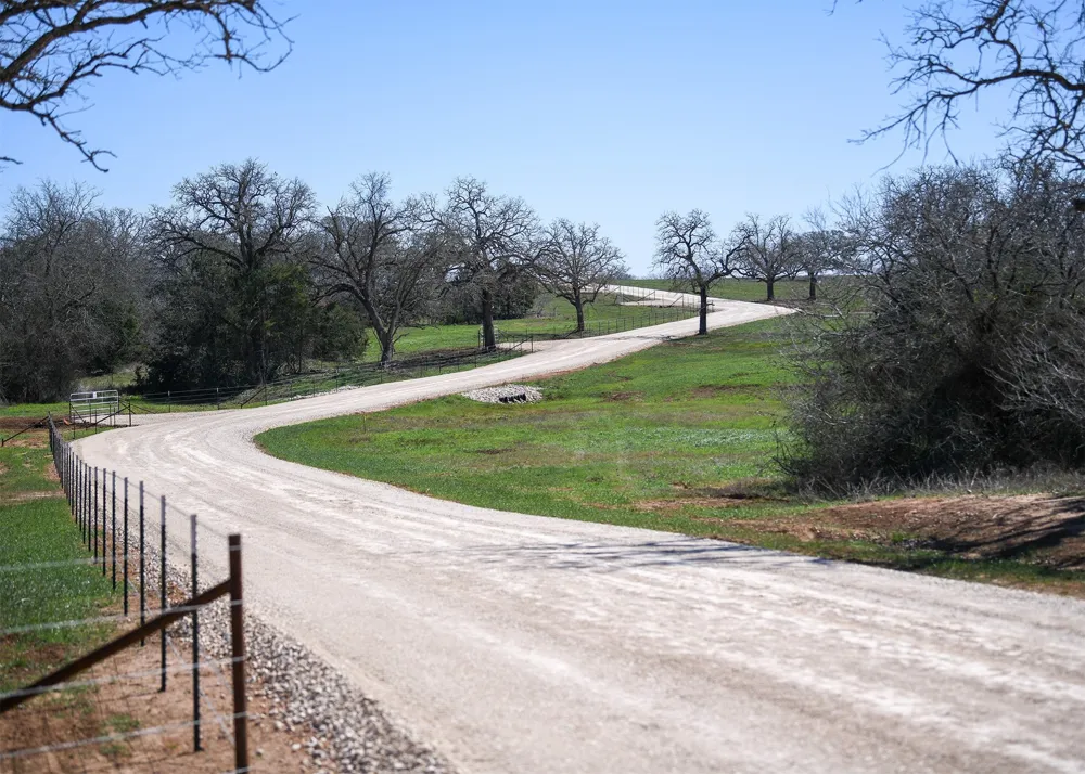 316 Main Loop Loop Waelder, TX 78959
