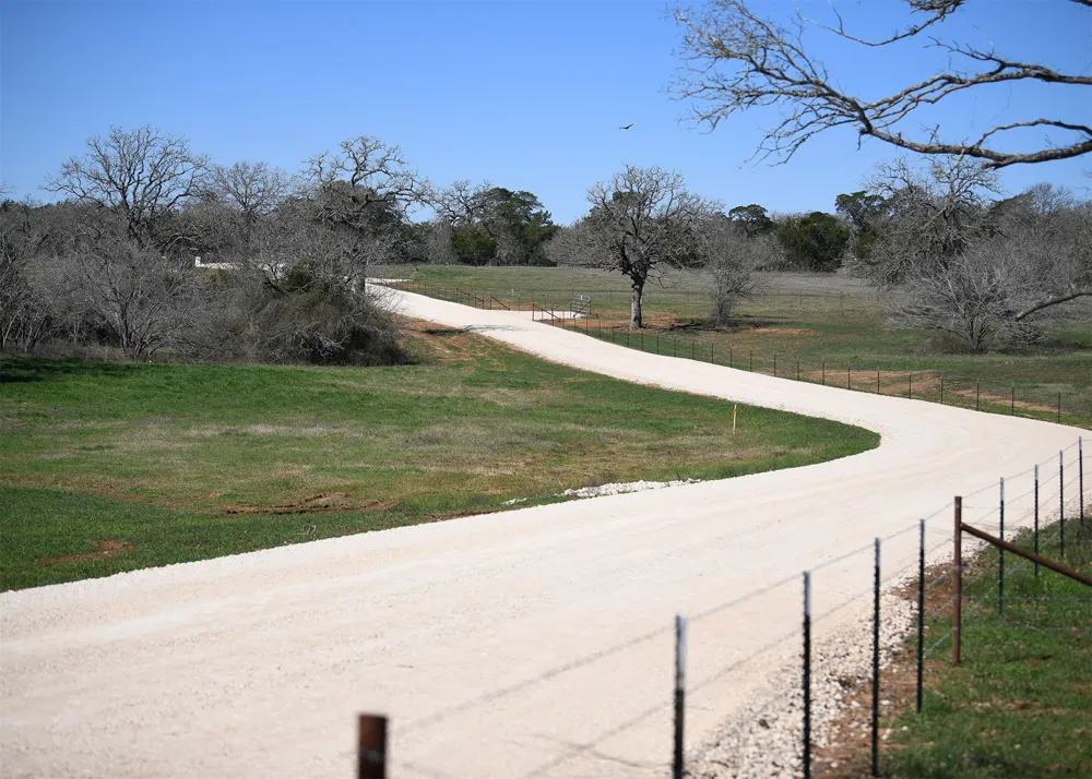 316 Main Loop Loop Waelder, TX 78959