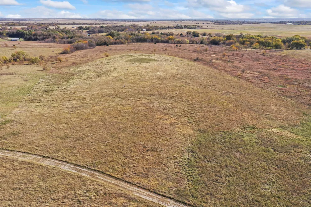 1315 Fm 677 S St Jo, TX 76265