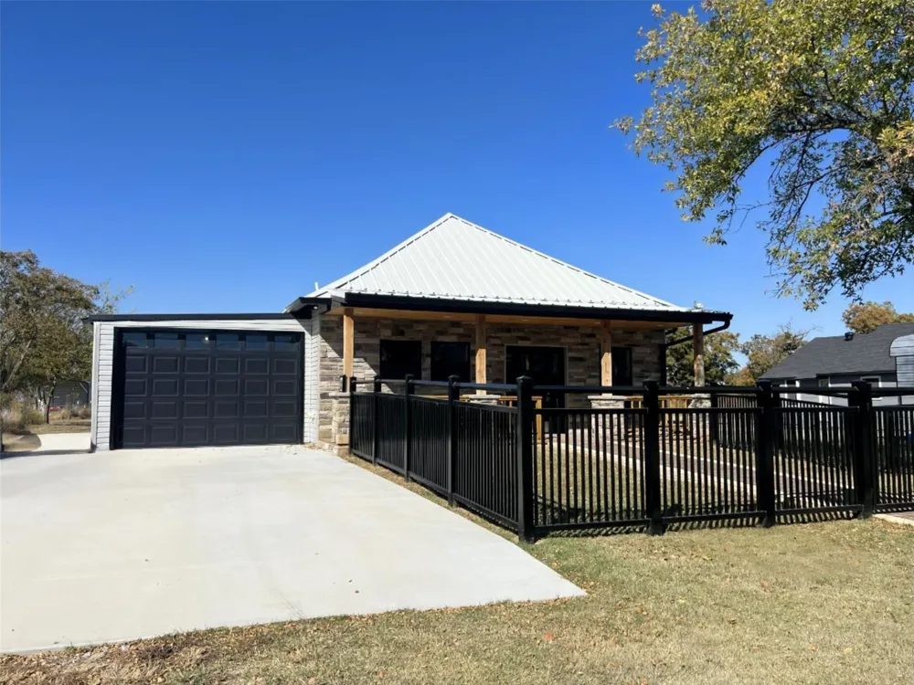 724 Franklin Bellevue, TX 76228