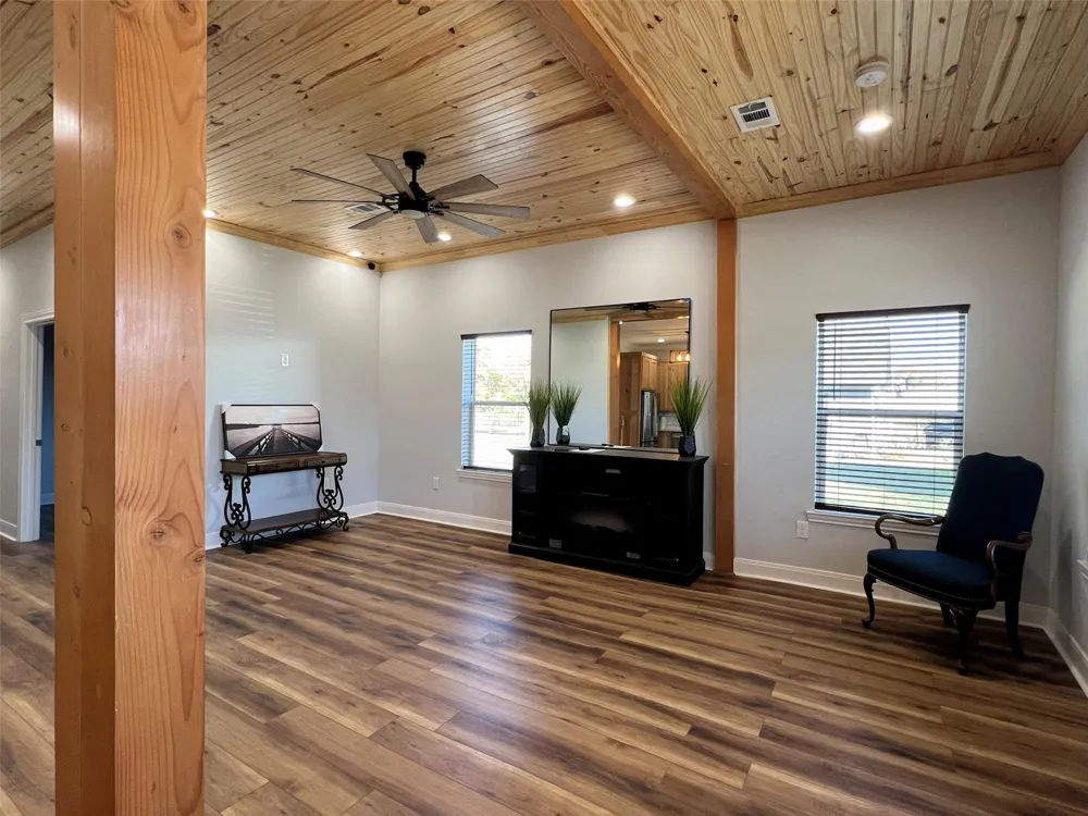 724 Franklin Bellevue, TX 76228