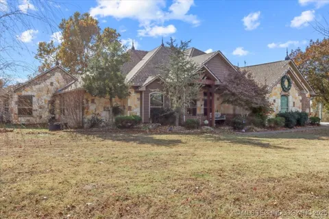 555 White Chimney