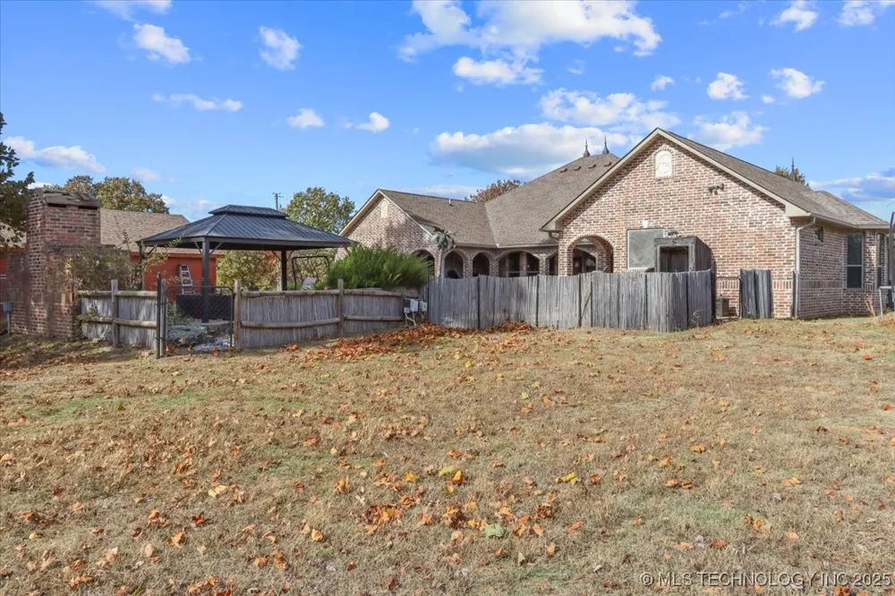 555 White Chimney Stuart, OK 74570