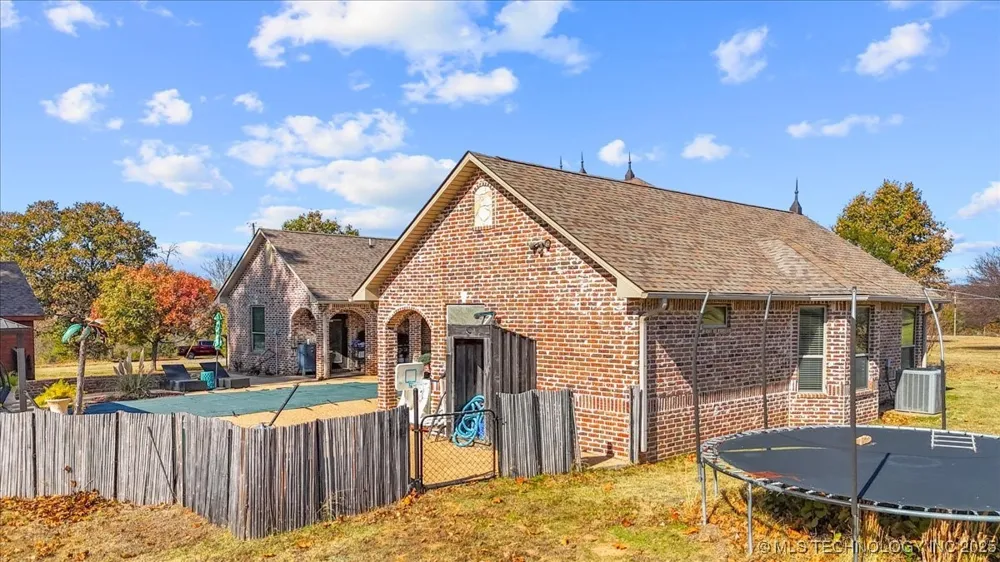 555 White Chimney Stuart, OK 74570