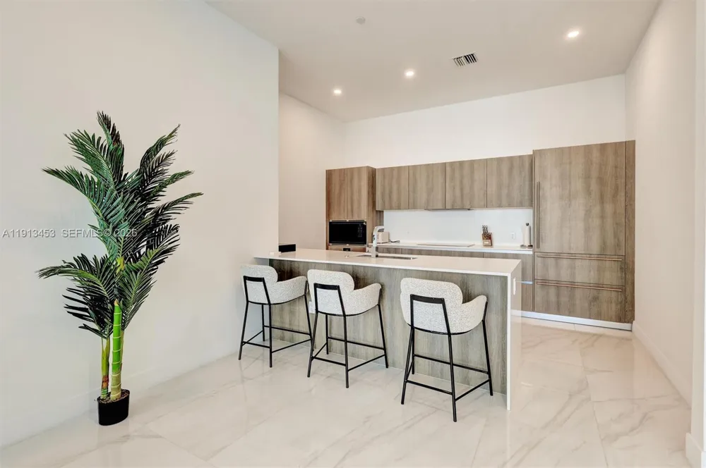 17550 Collins Ave #PH2 Sunny Isles Beach, FL 33160