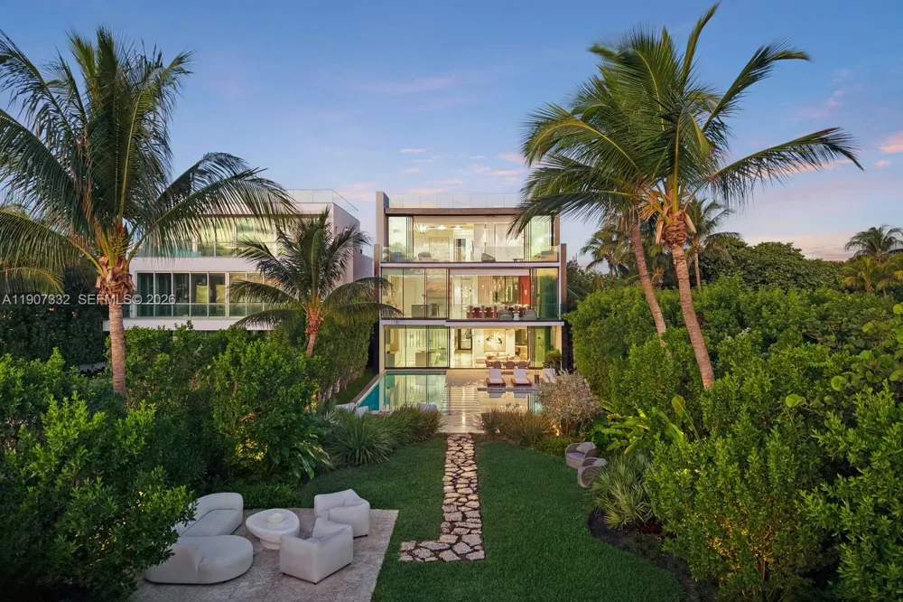 7845 Atlantic Way Miami Beach, FL 33141