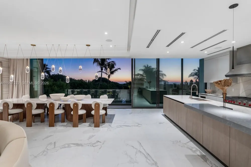7845 Atlantic Way Miami Beach, FL 33141