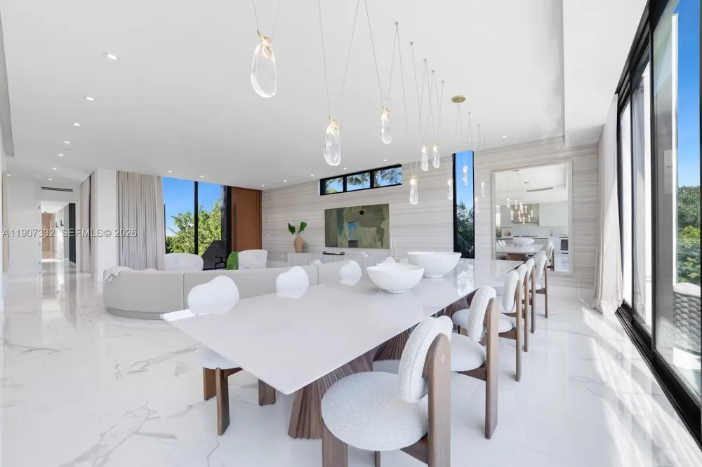 7845 Atlantic Way Miami Beach, FL 33141
