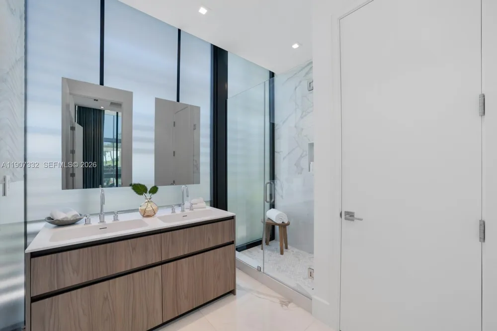 7845 Atlantic Way Miami Beach, FL 33141