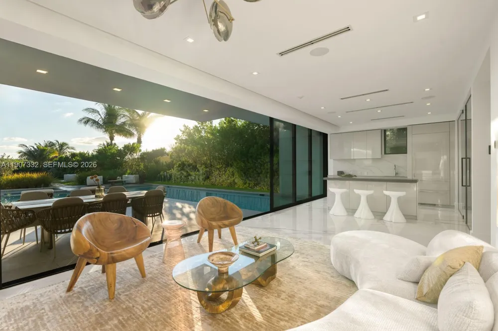 7845 Atlantic Way Miami Beach, FL 33141