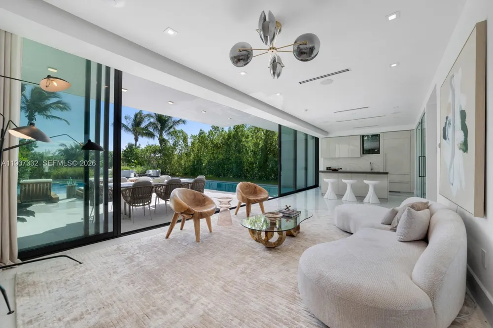 7845 Atlantic Way Miami Beach, FL 33141