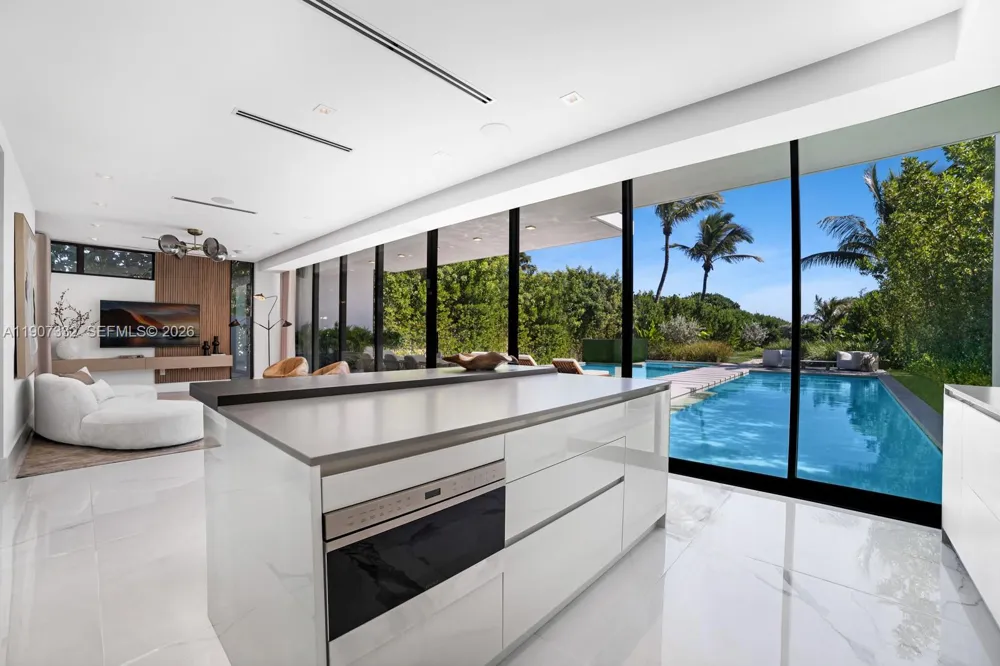 7845 Atlantic Way Miami Beach, FL 33141