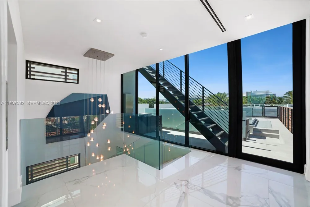 7845 Atlantic Way Miami Beach, FL 33141