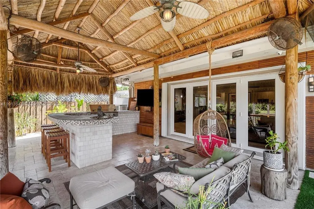 21280 NE 23rd Ave Miami, FL 33180