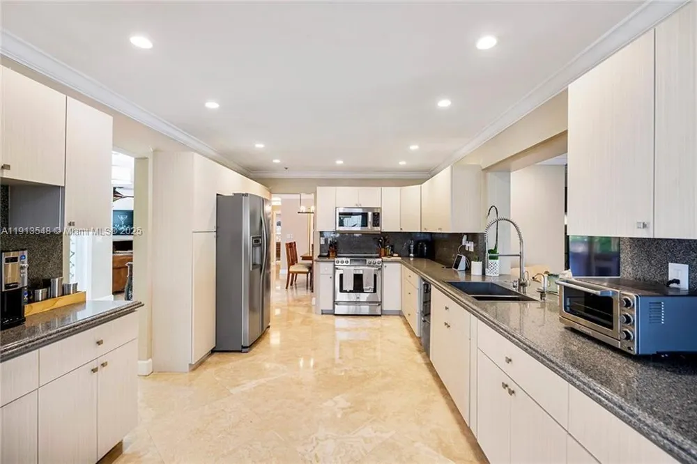 21280 NE 23rd Ave Miami, FL 33180