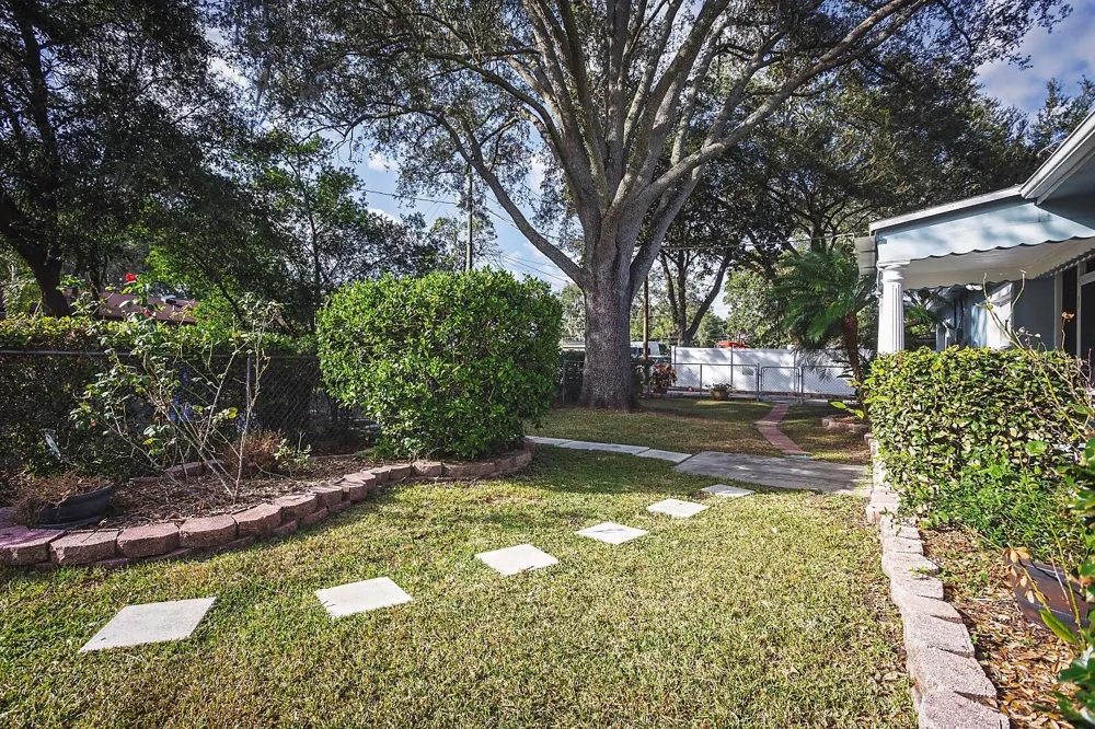 2614 FAIRVIEW AVENUE Seffner, FL 33584
