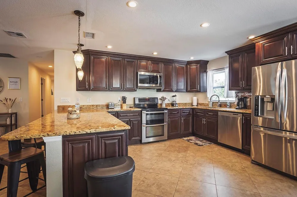2614 FAIRVIEW AVENUE Seffner, FL 33584
