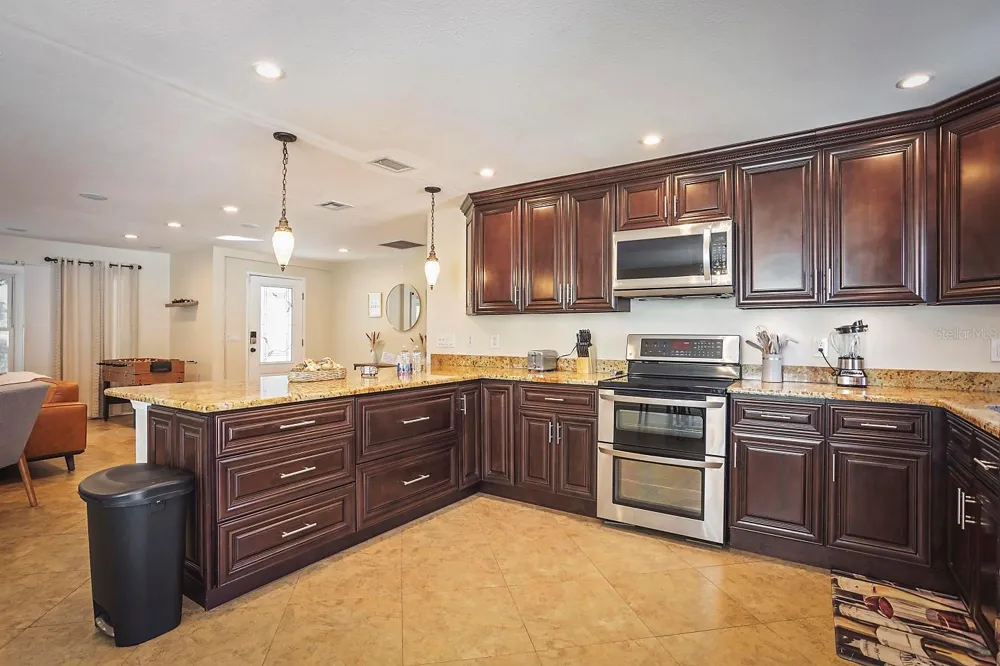 2614 FAIRVIEW AVENUE Seffner, FL 33584
